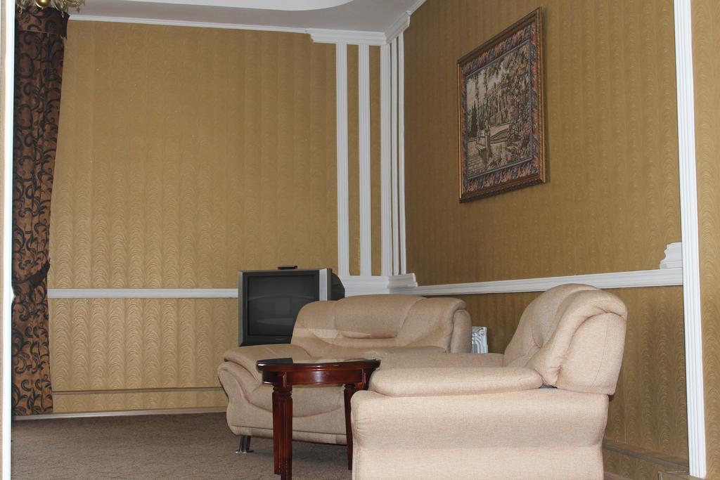 Hotel Edem Karagandy Habitación foto