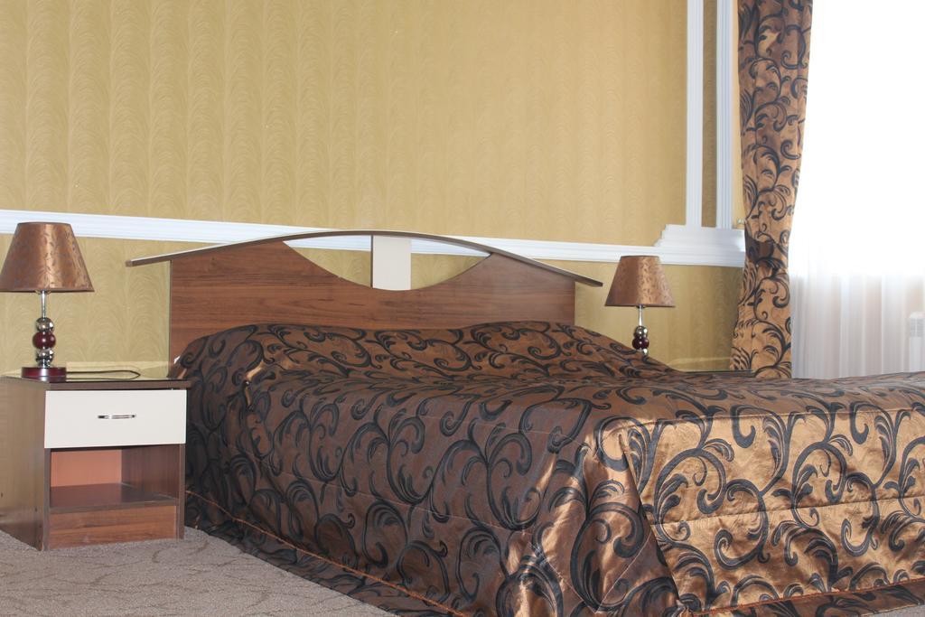 Hotel Edem Karagandy Habitación foto